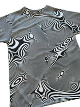 Load image into Gallery viewer, OPTICAL ILLUSION T SHIRT ( Size M/L )