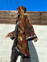 Load image into Gallery viewer, TIGER KING BURNOUT VELVET KIMONO